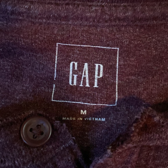 Gap adult medium shirt - Picture 2 of 3